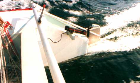 transom wake at 10 knots